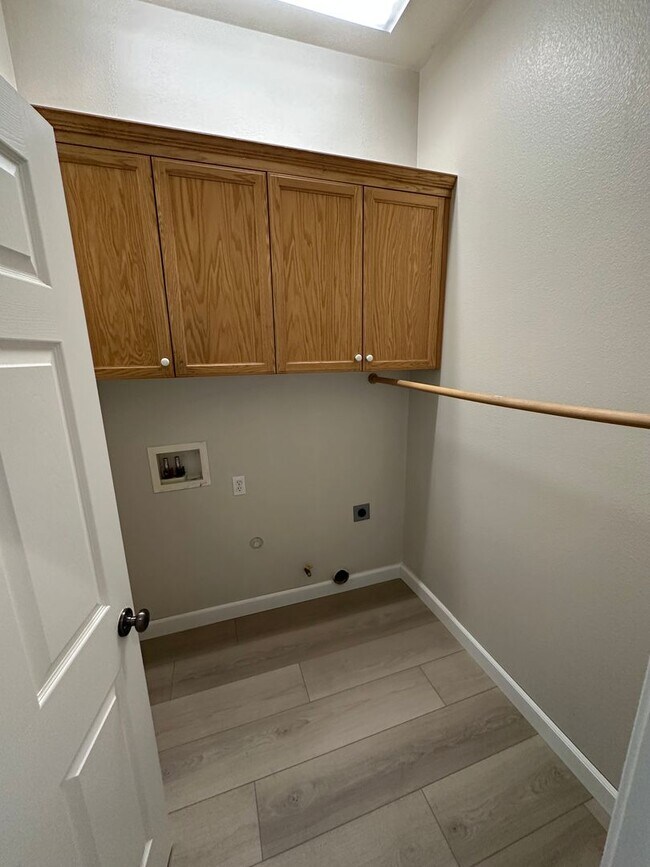 Building Photo - 5592 Plumbridge Way