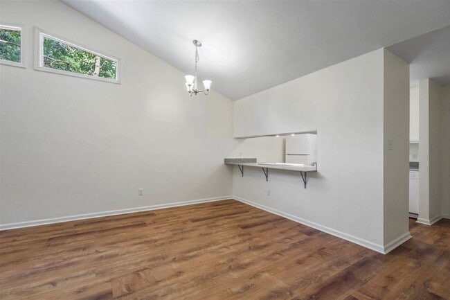 Building Photo - 2556 Panther Creek Rd