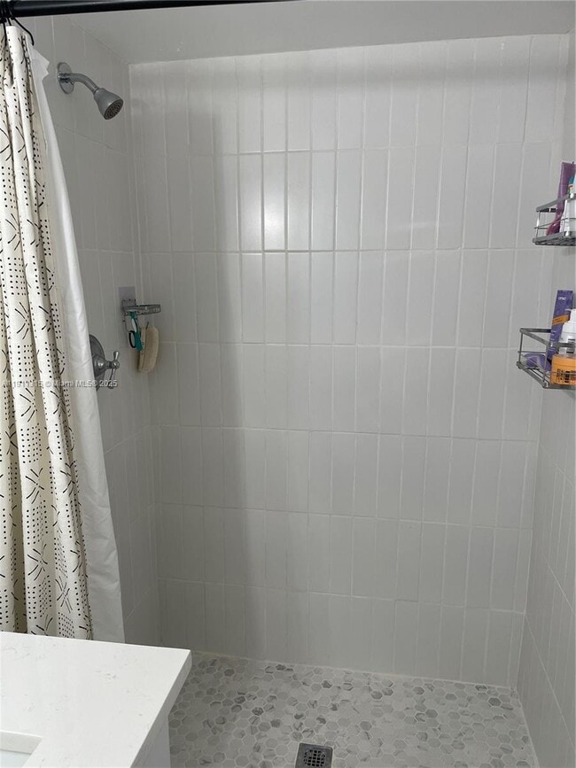 Building Photo - 10011 Winding Lake Rd