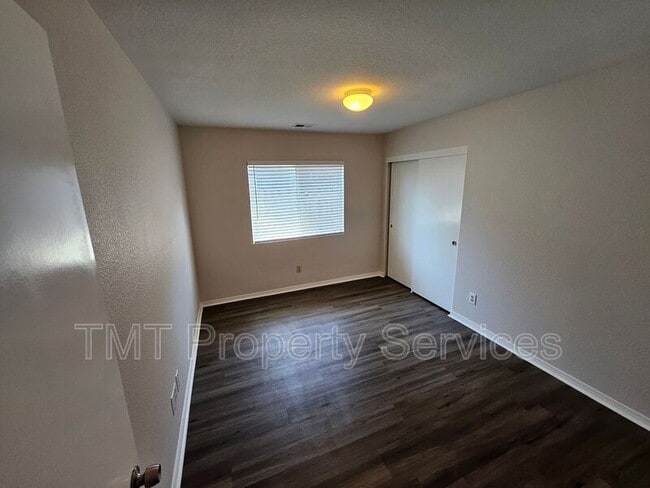 Building Photo - 3533 Des Moines Dr