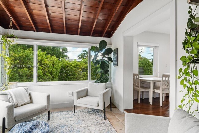 Building Photo - 3151 SW 20th St