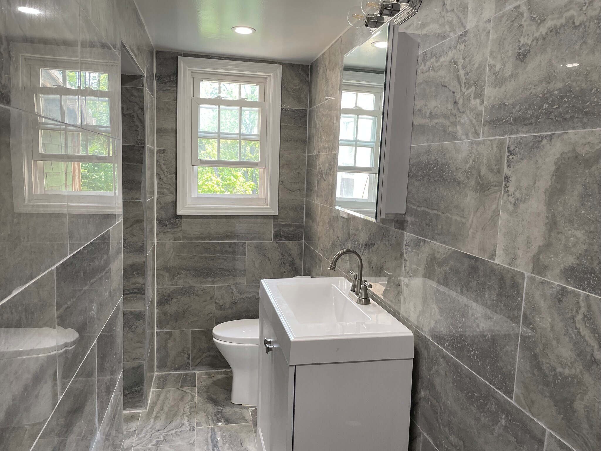 Building Photo - 155 W Main St