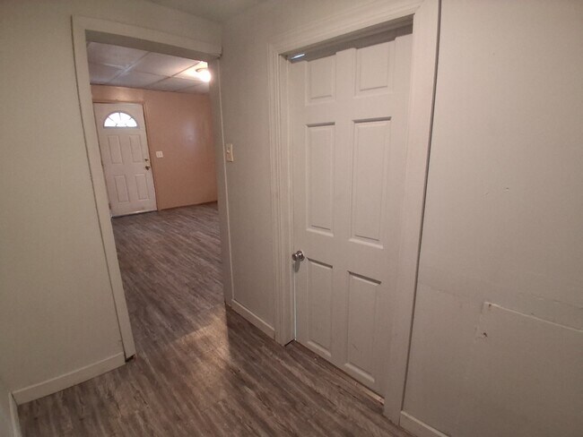 Building Photo - 922 Martin-