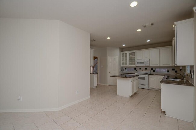 Building Photo - 23826 River Pl Dr