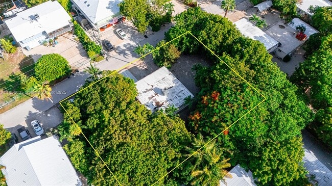 Building Photo - 242 Bougainvillea St