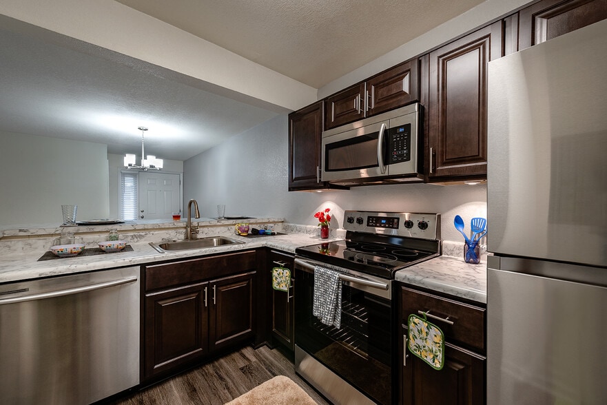 Building Photo - Devon Pointe Apartments and Townhomes