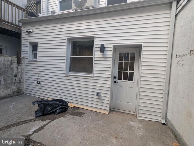 Building Photo - 2050 Fairmount Ave