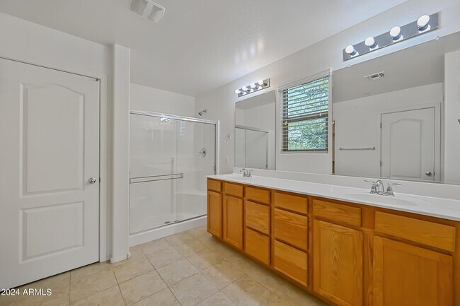 Building Photo - 2257 S Ponderosa Dr