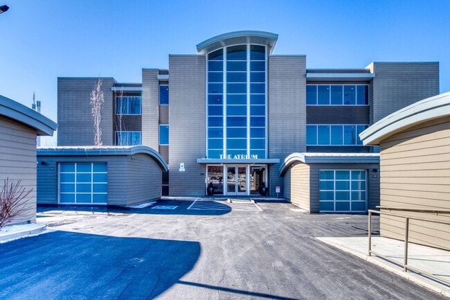 Building Photo - 291 SW Bluff Dr