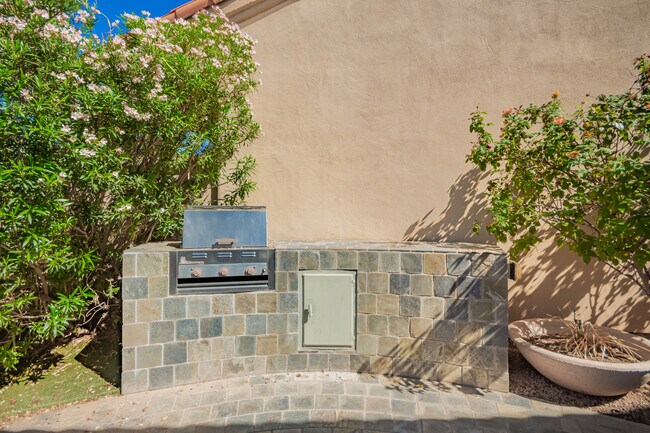 Building Photo - 10126 E Cochise Dr