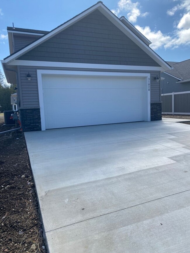 Building Photo - New home on 8th Avenue in Spirit Lake