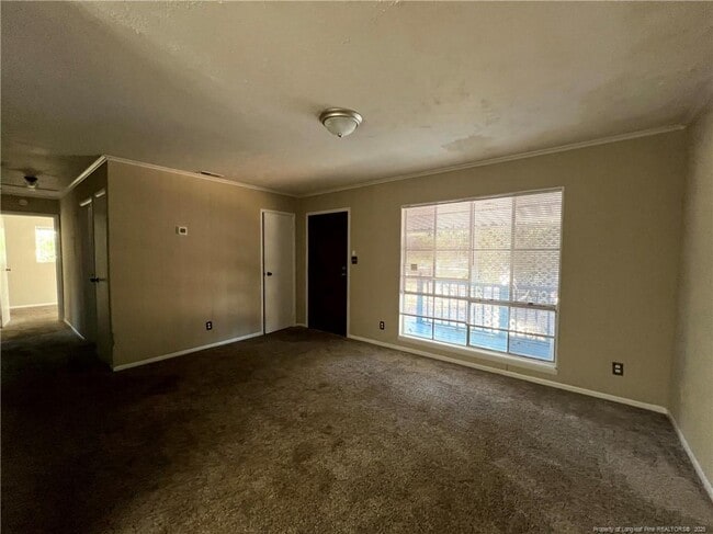 Building Photo - 1602 Crescent Dr