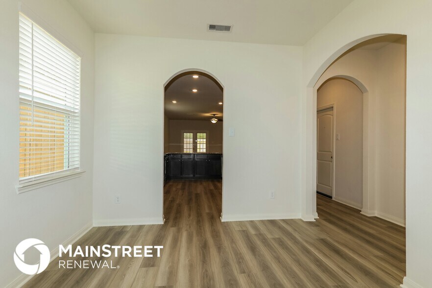 Building Photo - 26865 Steinbeck Dr