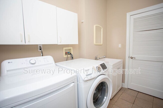 Building Photo - 7 Amaryllis Ln