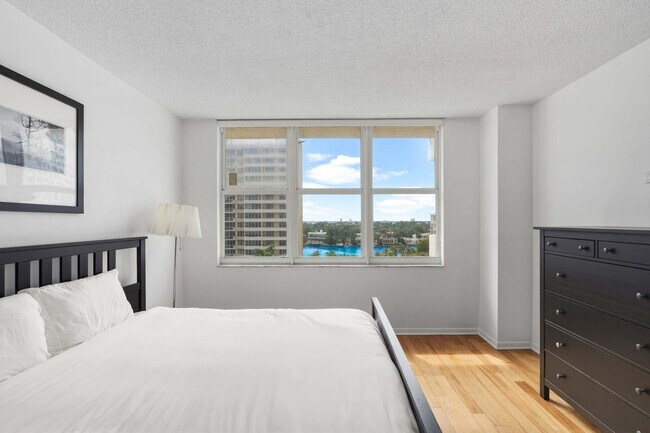 Building Photo - 5599 Collins Ave