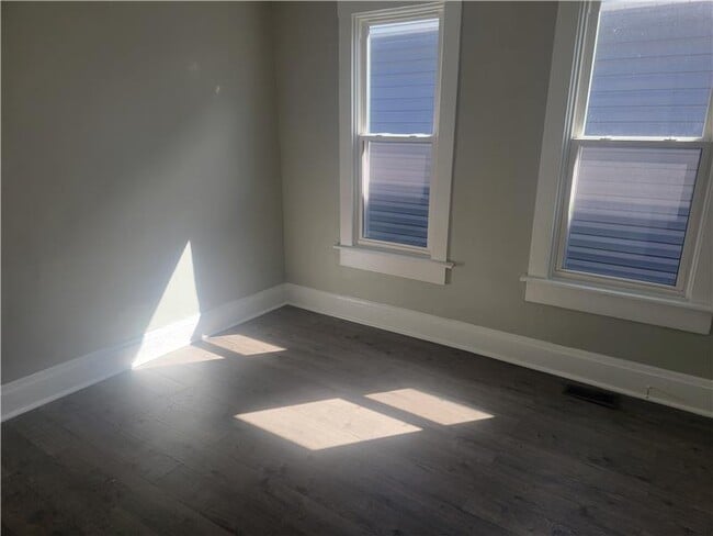 Building Photo - 599 Stanley Ave