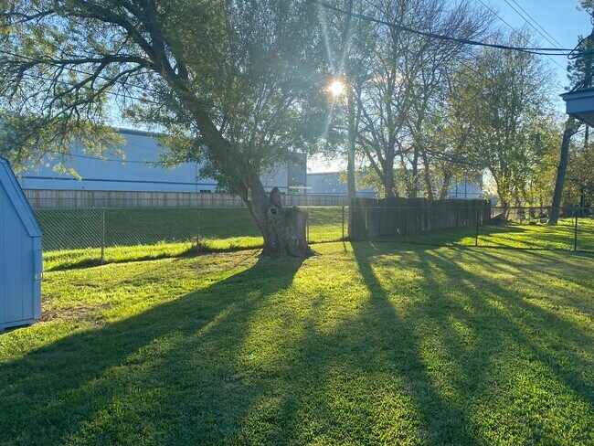 Building Photo - 4831 Wickview Ln