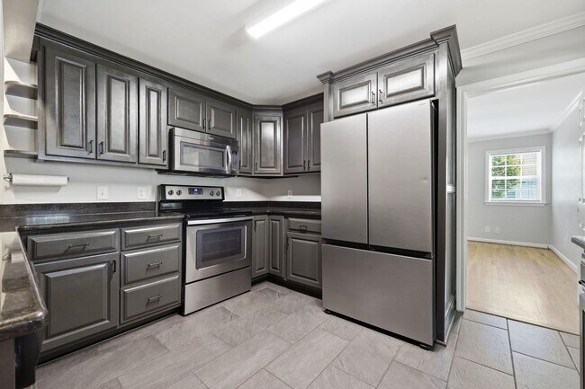 Building Photo - Modern Updates in this Classic 3bedroom/2.5 Bath Home in Erwin