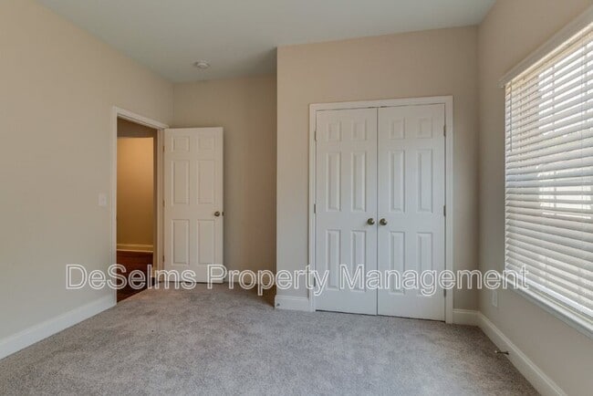 Building Photo - 127 Auxley Ct