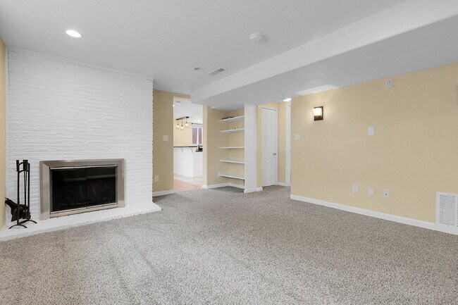 Building Photo - $1,795.95 - 2 Bed, 1 Bath Duplex Unit in Littleton with Fenced in yard, and In Unit Laundry!