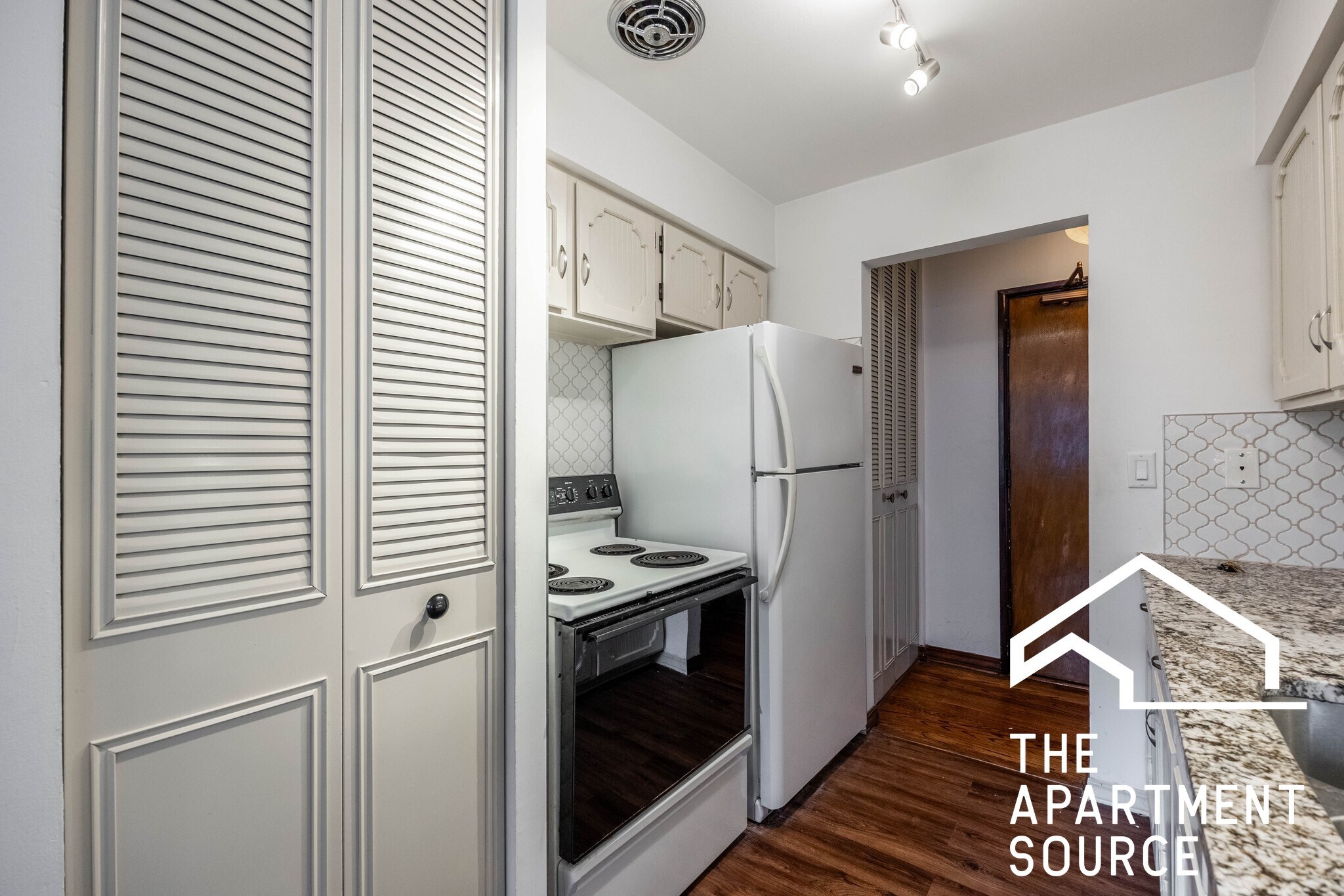 Building Photo - 420 W Aldine Ave