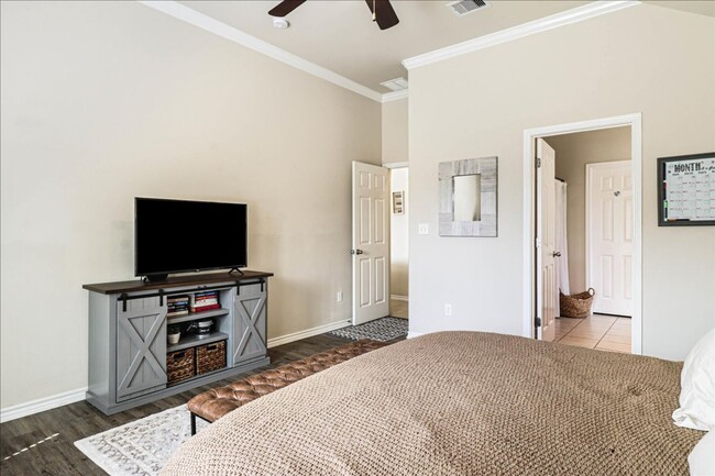 Building Photo - 3906 Las Bahias Dr