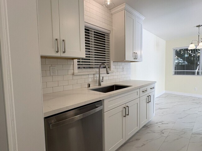 Building Photo - Newly Renovated 2BD/1BA in Palo Alto | Prime Location!