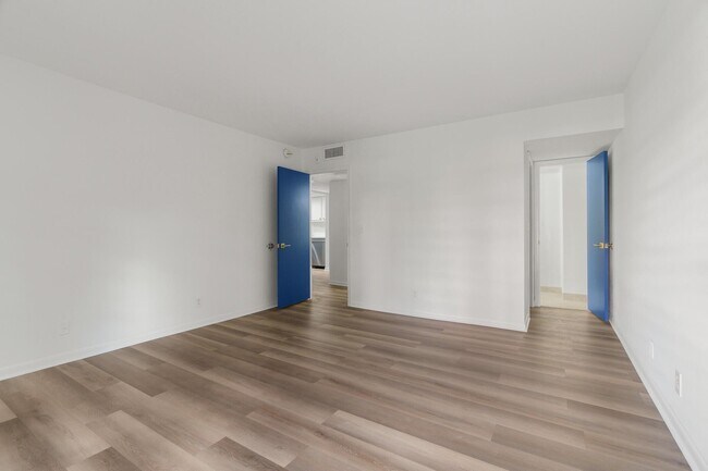 Building Photo - 950 Ponce De Leon Rd