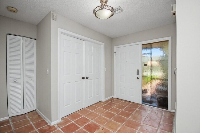 Building Photo - 7407 Silver Woods Ct