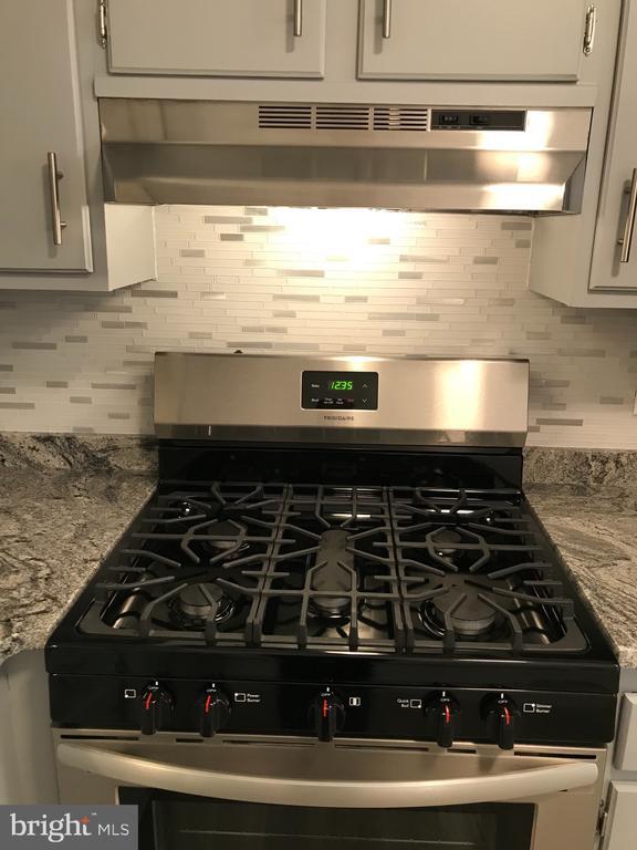 Building Photo - 6113 Hilltop Dr