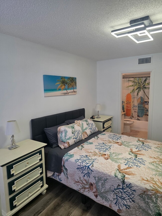 Building Photo - 8870 Colonnades Ct W