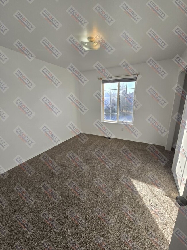 Building Photo - Single Family Home with 4 Bedrooms
