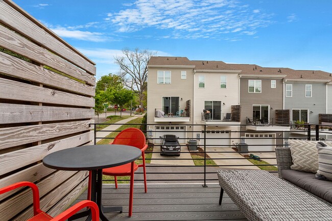Building Photo - Stunning 3BD, 3.5BA Raleigh Townhome on a ...