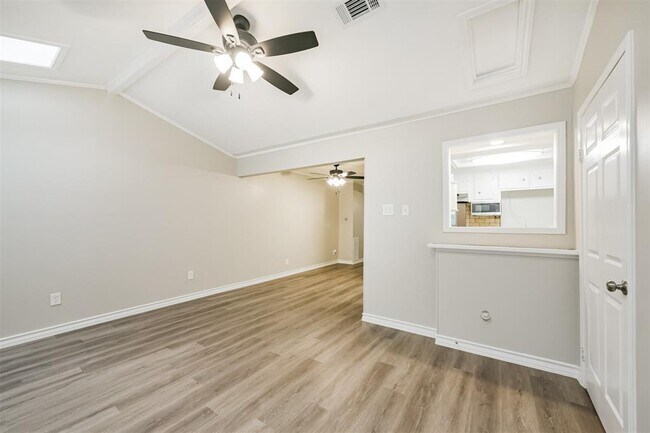 Building Photo - 433 Sunset Dr
