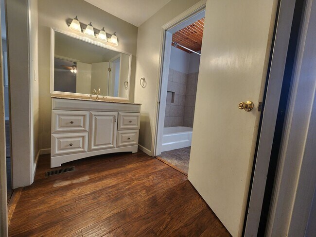 Building Photo - 3 Bedroom 2 Bath home in Newnan, GA Large Wooded Lot - Rural Setting