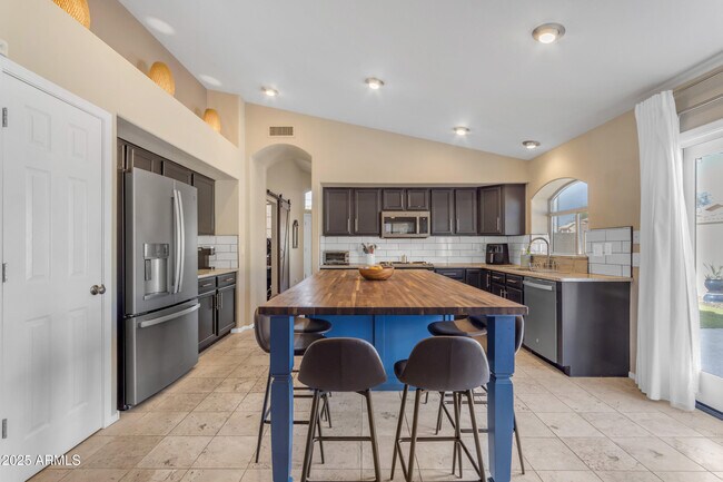 Building Photo - 1823 W Remington Dr