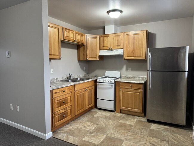 Building Photo - 4 Butternut Ln