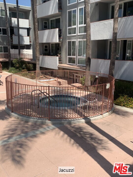 Building Photo - 4915 Tyrone Ave