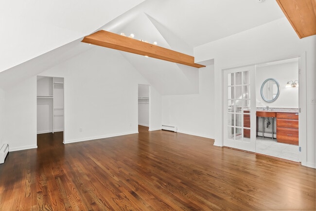 Building Photo - 11 Partrick Ln