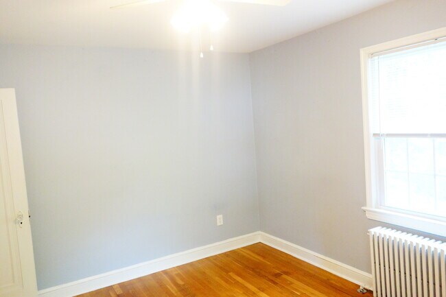 Building Photo - 8409 Greenwood Ave