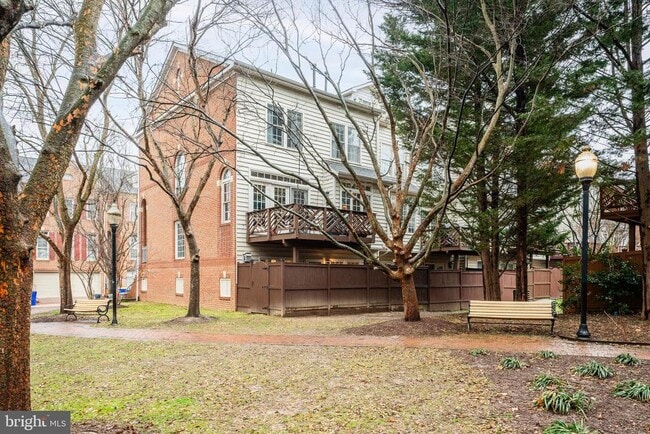 Building Photo - 259 Murtha St