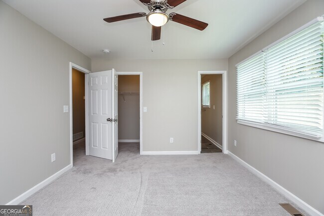 Building Photo - 2498 Winding Creek Dr
