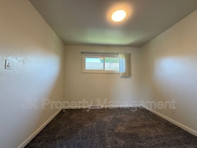 Building Photo - 236 21st Ave NW