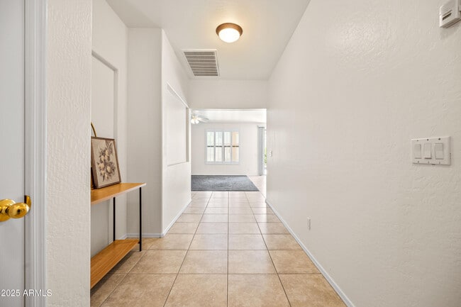 Building Photo - 2177 W Agrarian Hills Dr