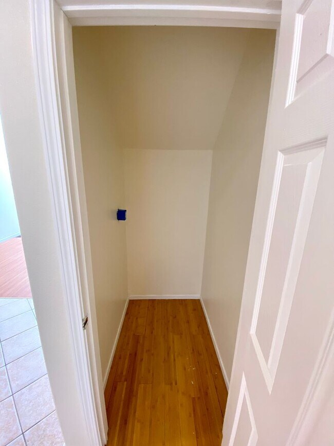 Building Photo - 860-866 20th St, Oakland, CA 94607