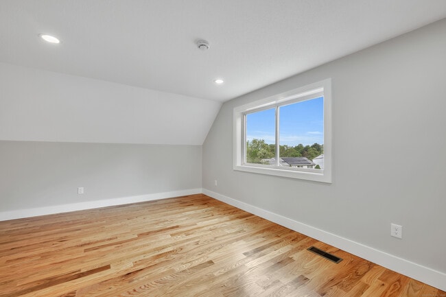 Building Photo - 103 Sprucedale Dr