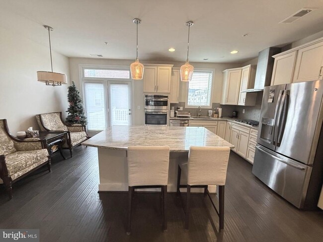 Building Photo - 321 Hendrix Ave