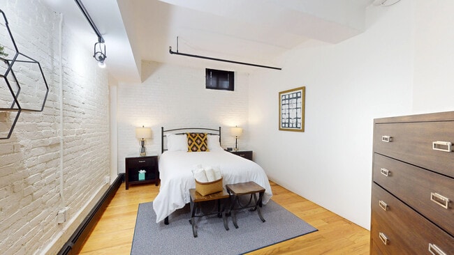 Building Photo - 19 Stanhope St