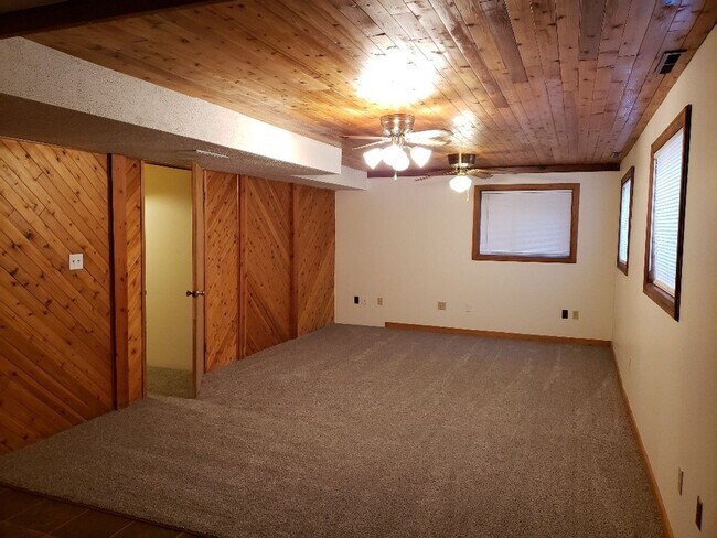 Building Photo - Very nice 4 bedroom, 3 bath home near Palmer Park