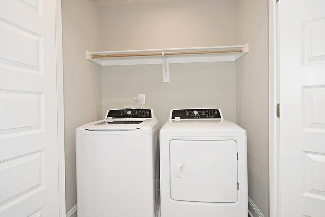 Building Photo - Limited-Time Offer: $0 Application Fees! Pet-Friendly Crozet Townhome
